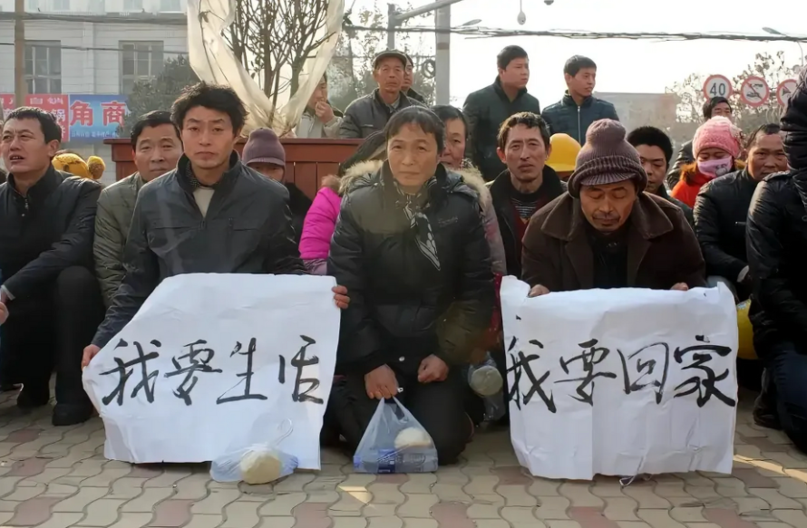 饿了?拉门斯被拍到在比利时替补席啃苹果 饿了?拉门斯被拍到在比利时替补席啃苹果